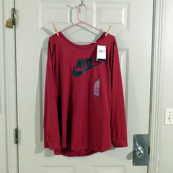 Nike Plus Size Long Sleeve Cotton Graphic Top NWT - Picture 2 of 10